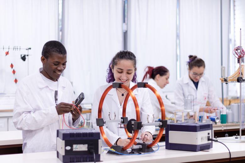 2019-07-10-Laboratório de Física.jpg